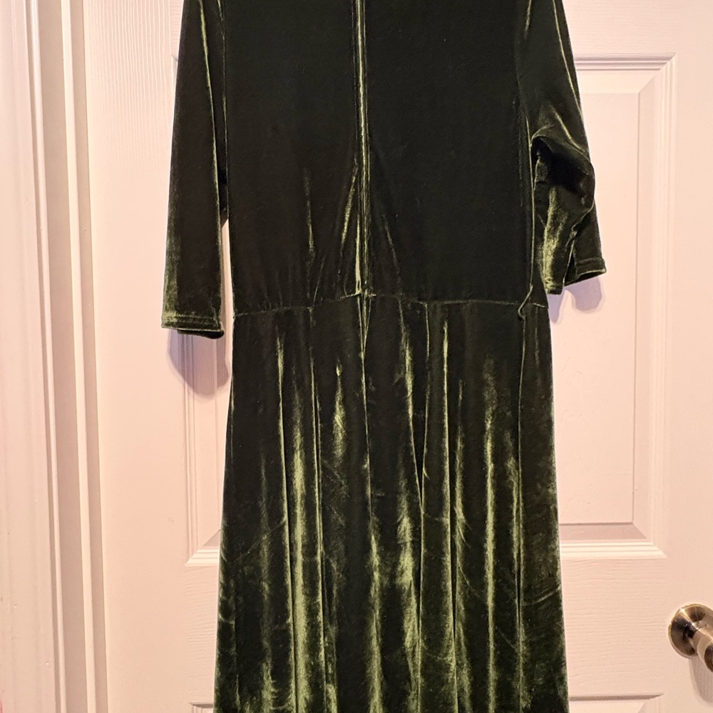 Unique Vintage Emerald Green Velvet Fit-and-Flare Dress - Picture 3 of 5